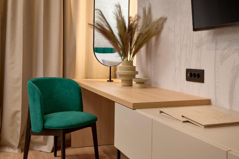 Premium Double or Twin Room with Balcony and Sea View image 4