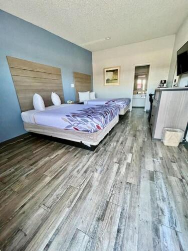 Double Room image 3