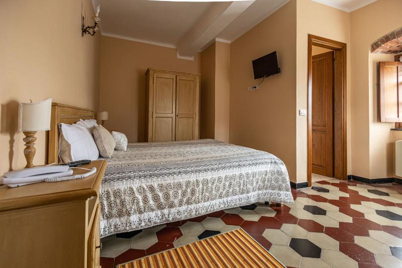 Double Room with Garden View image 4