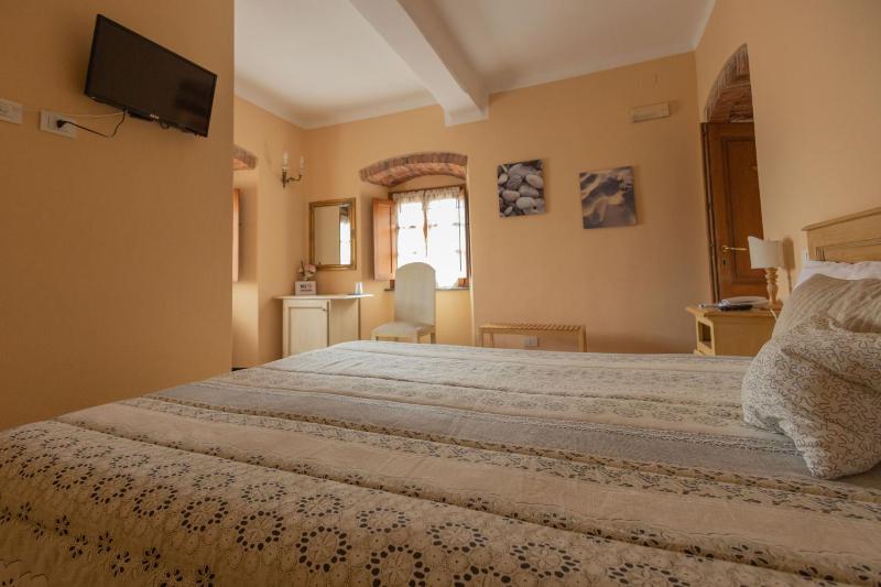 Double Room with Garden View image 3