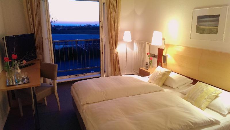 Double Room with Sea View image 2