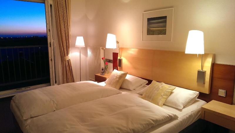 Double Room with Sea View image 3