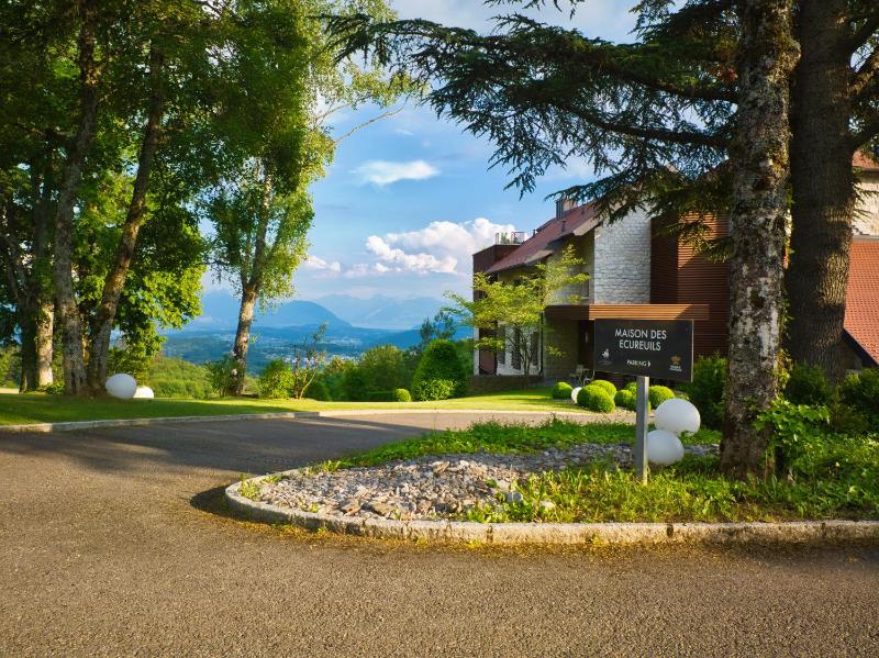Luxe Suite with Mountain View - Maison des Ecureuils (annex) image 2