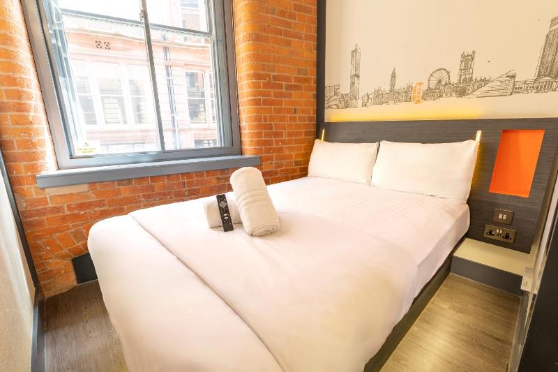 Double Room with Window image 4