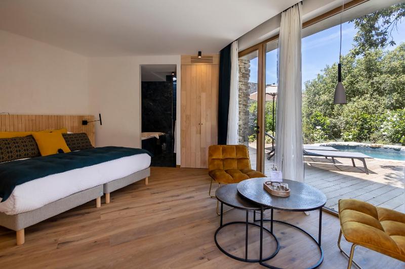 Junior Suite with Spa Bath and Sauna- Private Garden and Private Heated Swimming Pool image 2