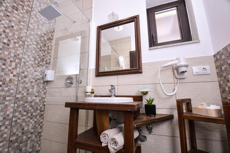 Deluxe Double Room with Spa Access image 1