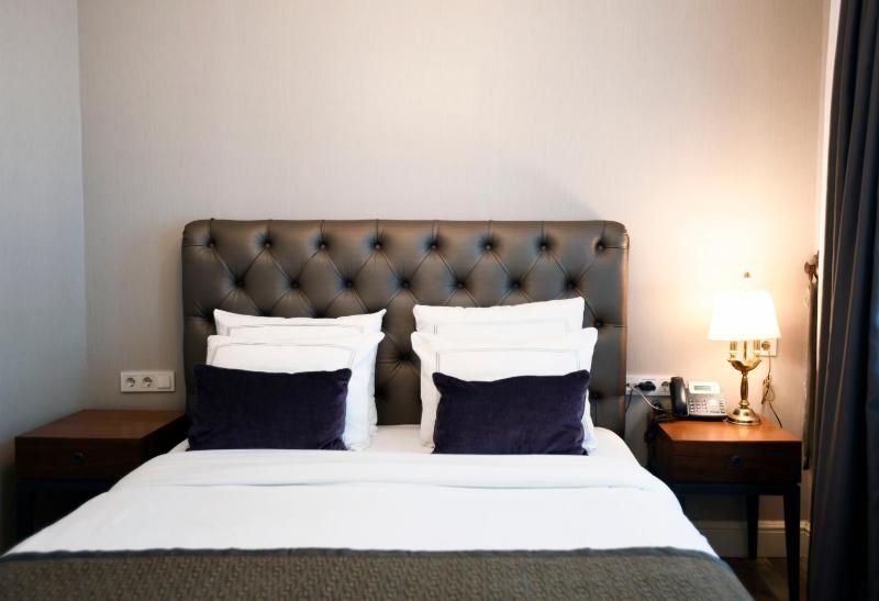 One-Bedroom Apartment image 3