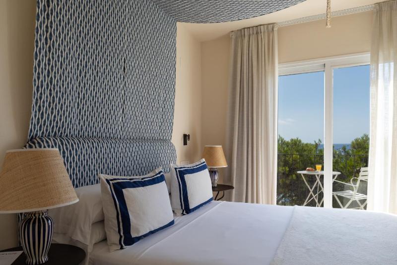 Deluxe Double Room with Sea View image 1