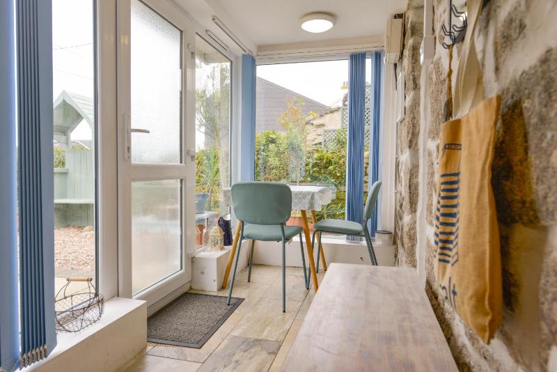 Flintstone Cottage - image 23