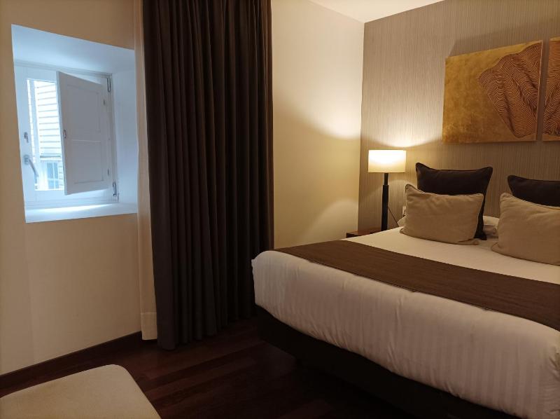 Basic Double Room image 2