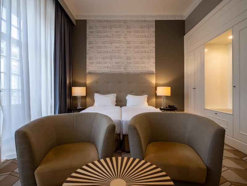 Superior Double Room image 3