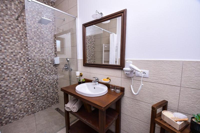 Deluxe Twin Room with Spa Access image 1