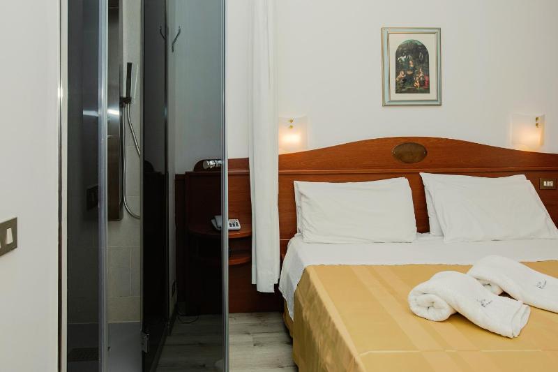 Deluxe Double Room with Shower image 1
