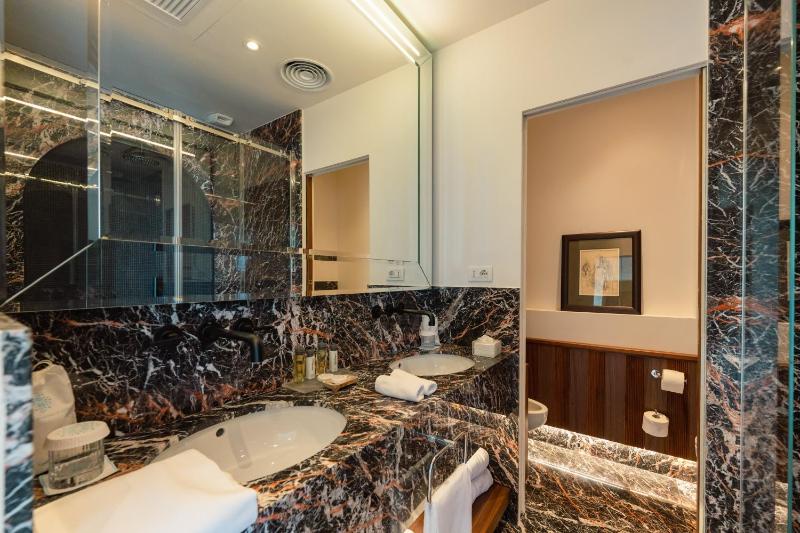 Castello Suite image 4