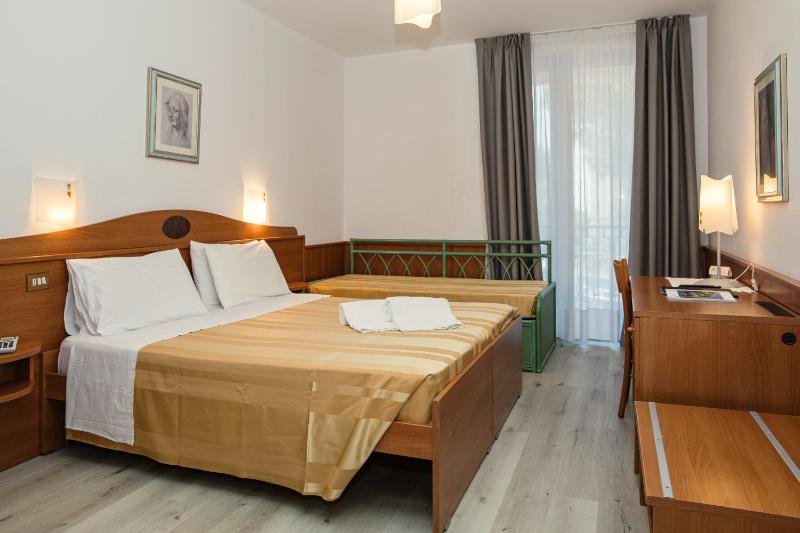 Large Double Room image 2