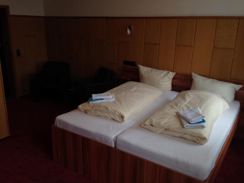 Double Room image 4
