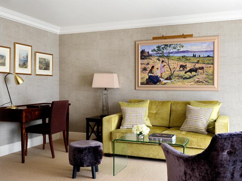 Deluxe Suite image 3
