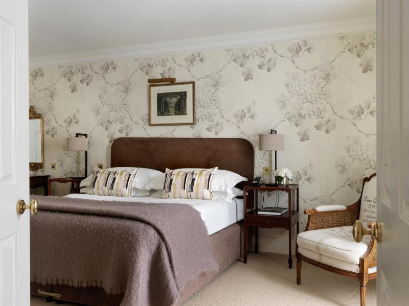 Luxury Suite image 1