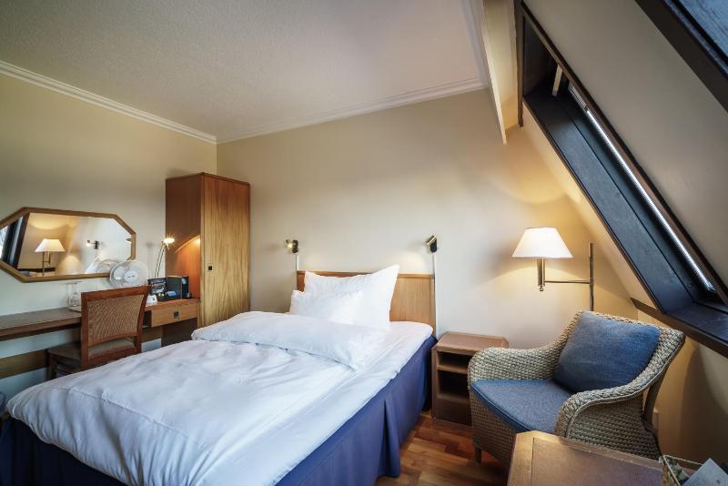 Single Room image 3