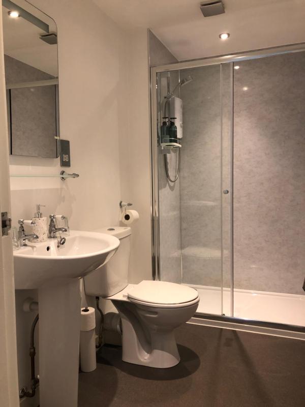 Standard Double Room image 3