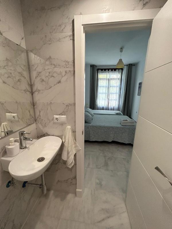 Triple Room with Private Bathroom image 3