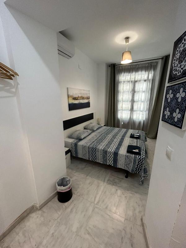 Twin Room with Private Bathroom image 2