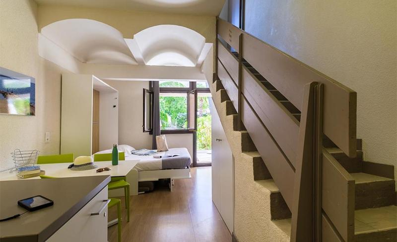 One-Bedroom Apartment image 4