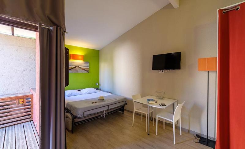 One-Bedroom Apartment image 3