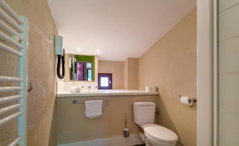 One-Bedroom Apartment image 2