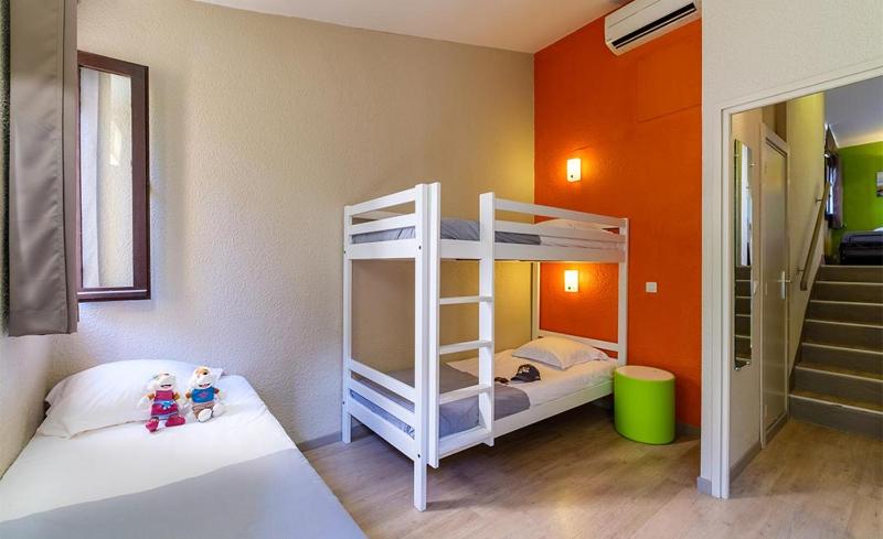 One-Bedroom Apartment image 4