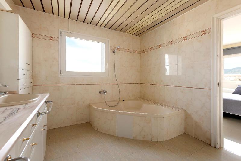 Superior Apartment image 3
