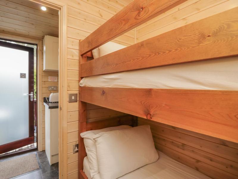 Canadian Cabin No 38 - image 3