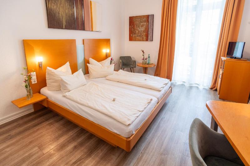 Double Room image 3