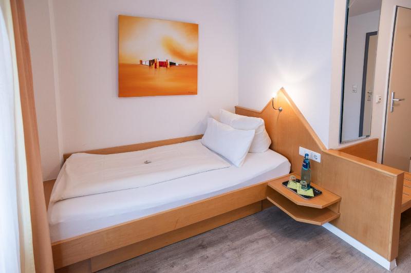 Single Room image 3