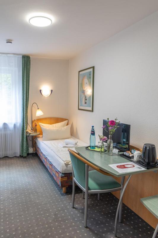 Single Room with Shared Bathroom image 1