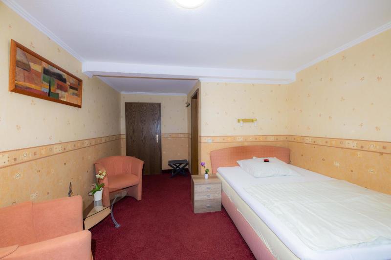 Double Room image 4