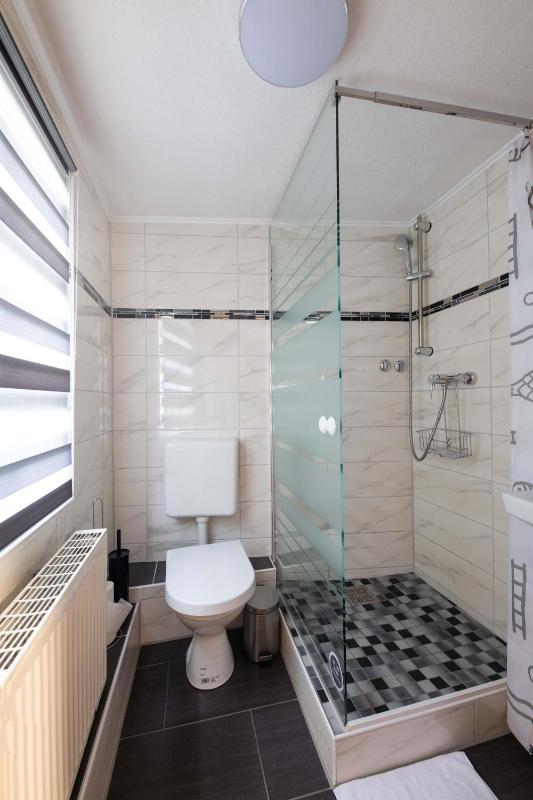 Single Room image 3
