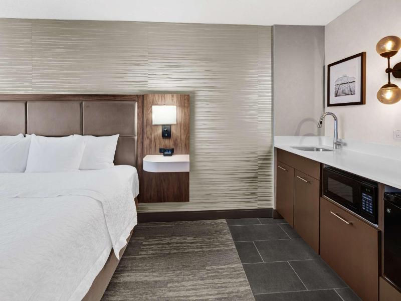 Deluxe King Room - Non-Smoking image 1