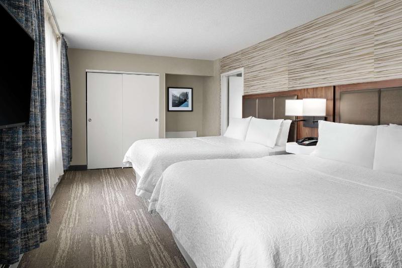 2 Queen 1 Bedroom with Sofabed Corner Suite Nonsmoking  image 1