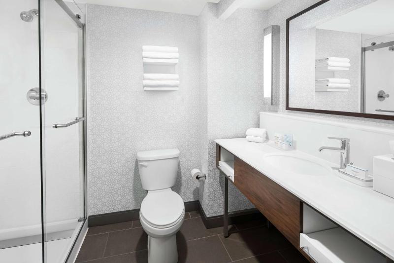 Deluxe King Room - Non-Smoking image 3