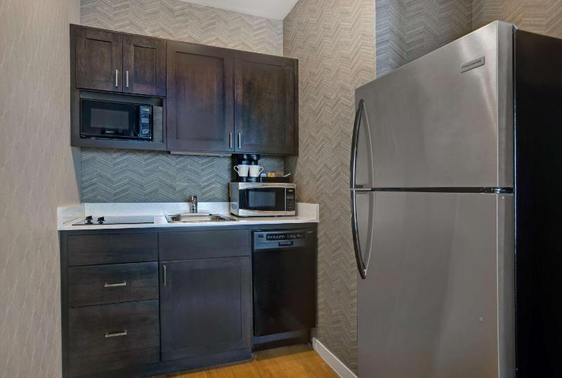 One-Bedroom Suite with Two Double Beds - Non-Smoking image 3