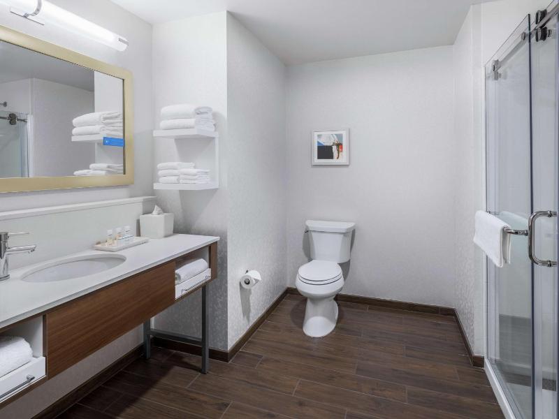 Deluxe King Room - Non-Smoking image 3