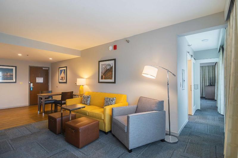 King Suite - Non-Smoking image 1