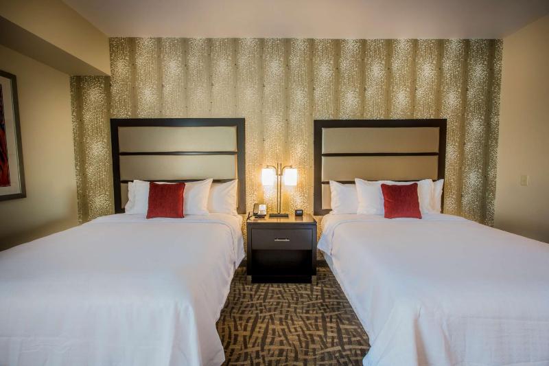 One-Bedroom Queen Suite with Two Queen Beds - Non-Smoking image 4