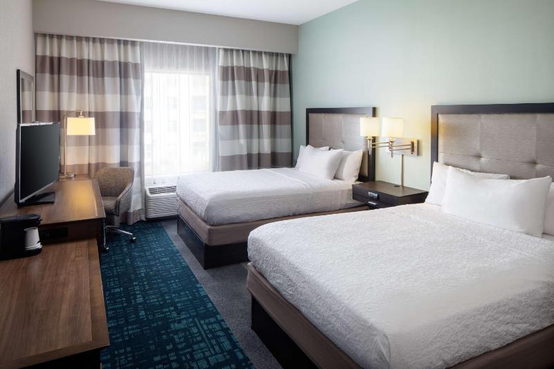 Queen Room with Two Queen Beds - Non-Smoking image 1