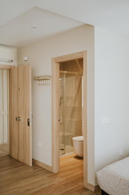 Studio Apartment image 4