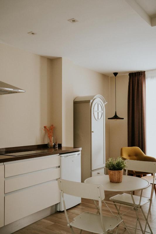 Studio Apartment image 3
