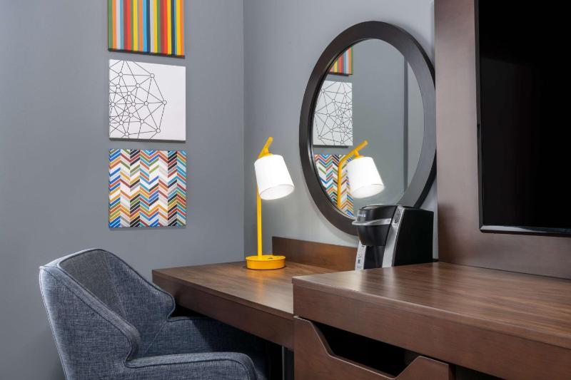 King Room image 3