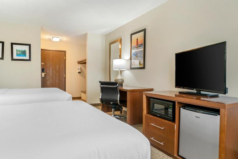Queen Room with Two Queen Beds - Non-Smoking image 3