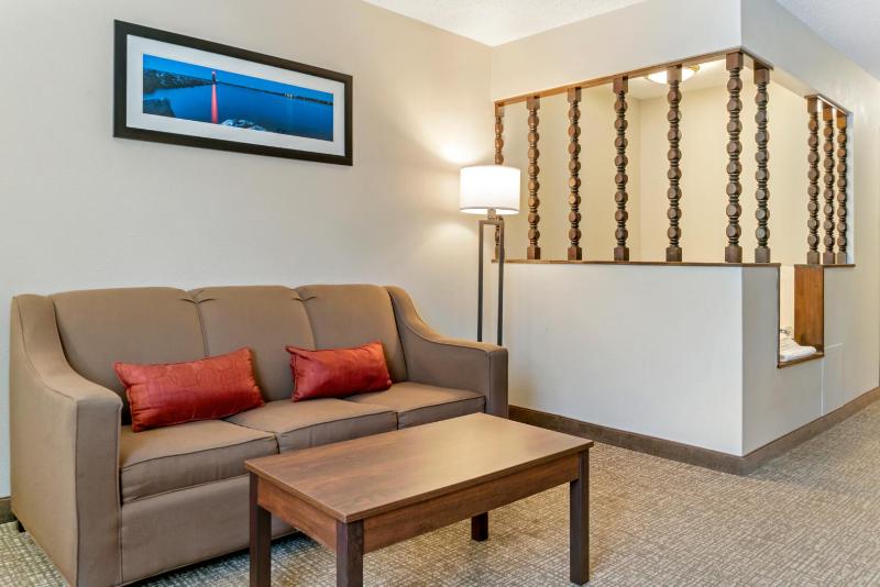 King Suite - Non-Smoking image 2